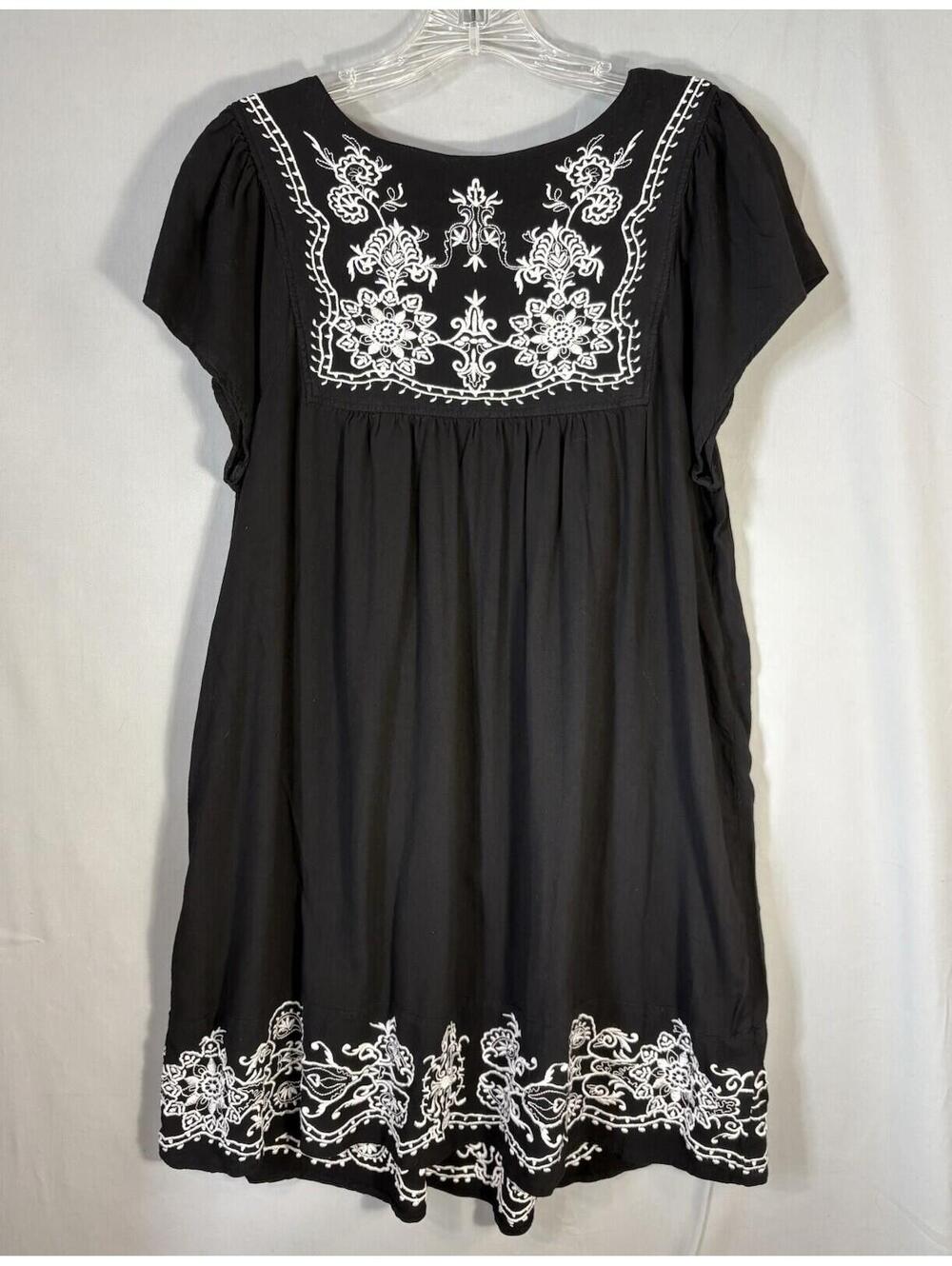 One Clothing 1X Black White Embroidered Boho Peasant Tunic Top/Dress Rayon